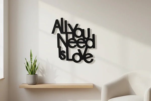 Frase di canzone decorativa da parete in legno “All you need is Love”